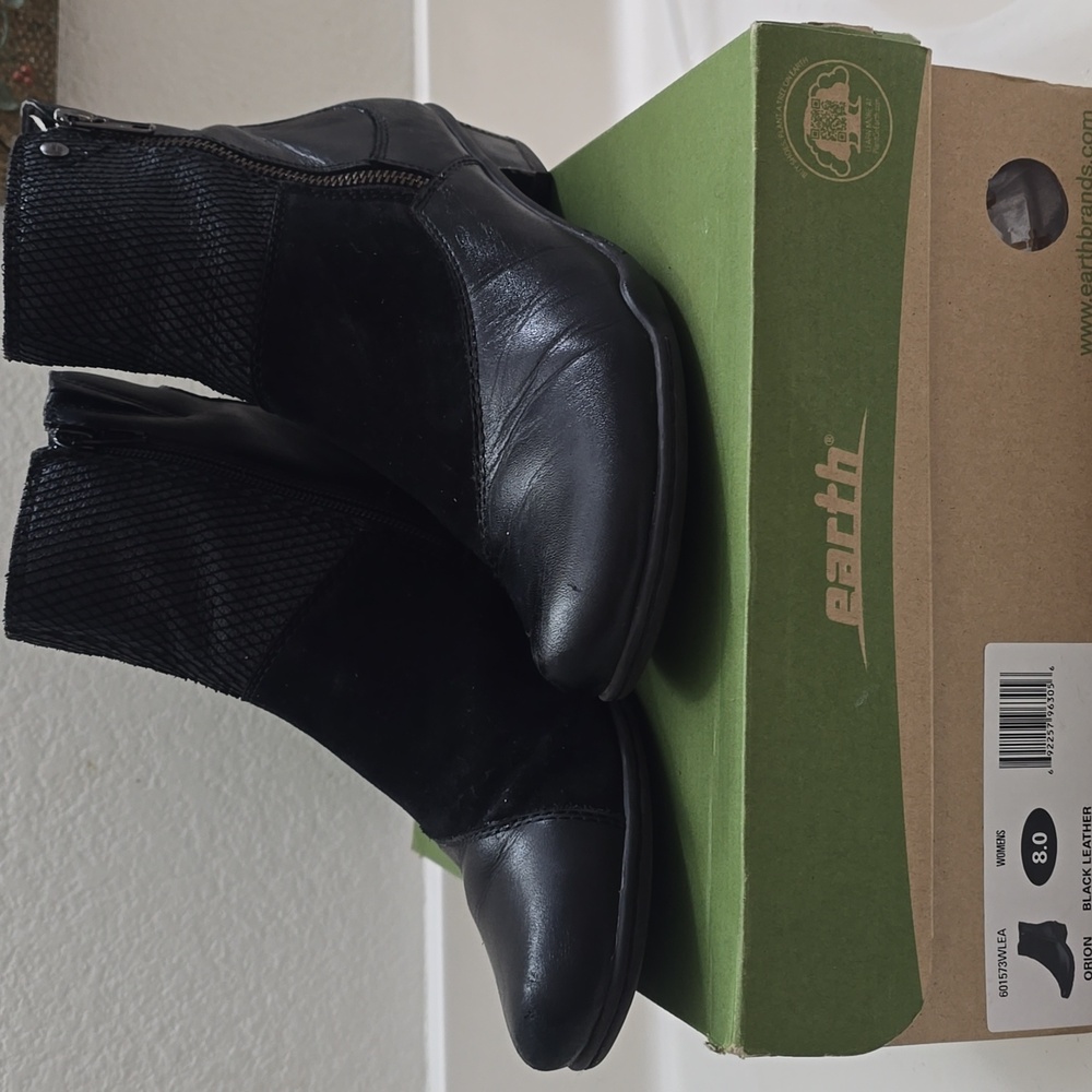Earth Black Leather Boots (Orion) Size 8